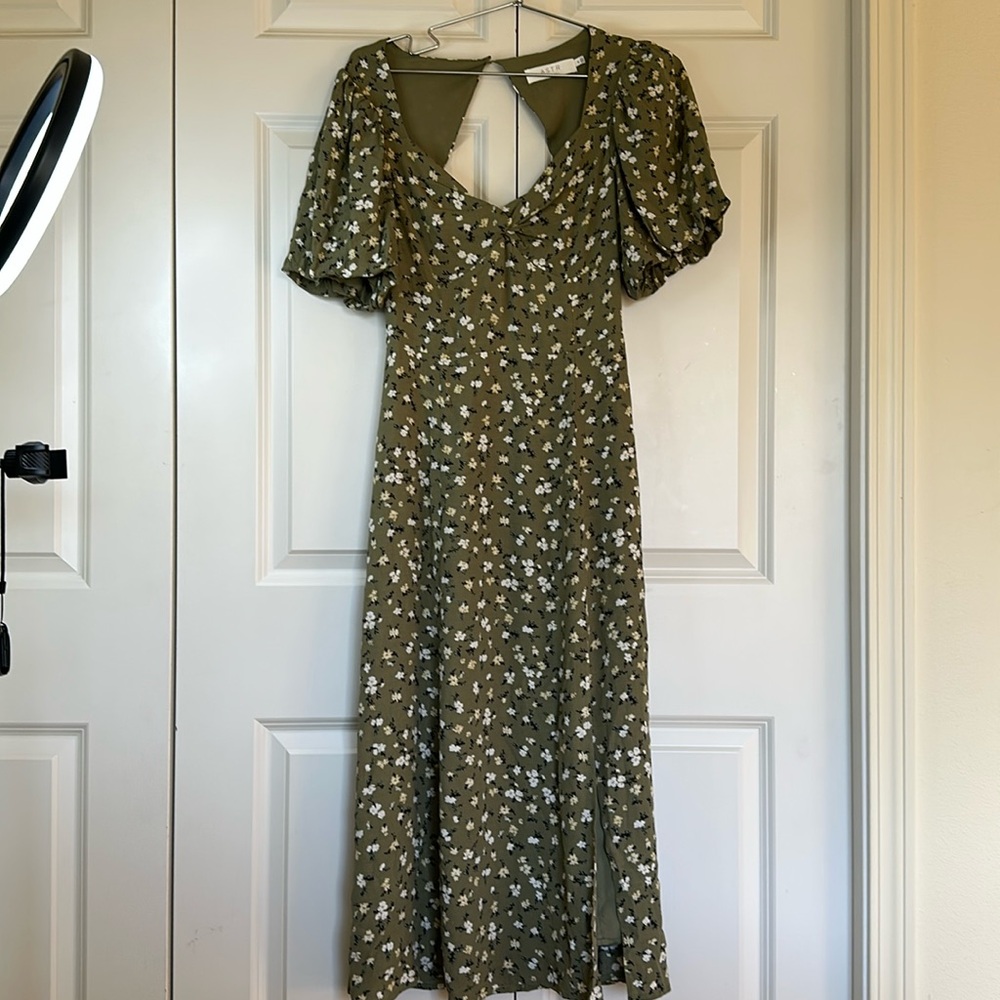 Aster the Label dress size Medium Sage green floral bubble sleeves lined. - Picture 2 of 10